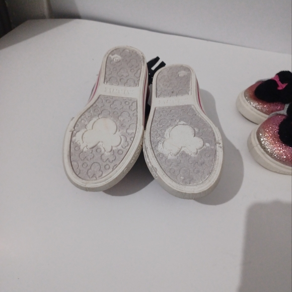 new Disney Minnie Mouse Casual Rainbow Pom Sneaker (Toddler Gir - Picture 7 of 9